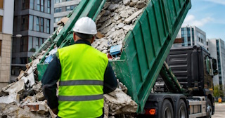 Вывоз строительного мусора в Елизове: услуги лицензированной компании — ПроМусор